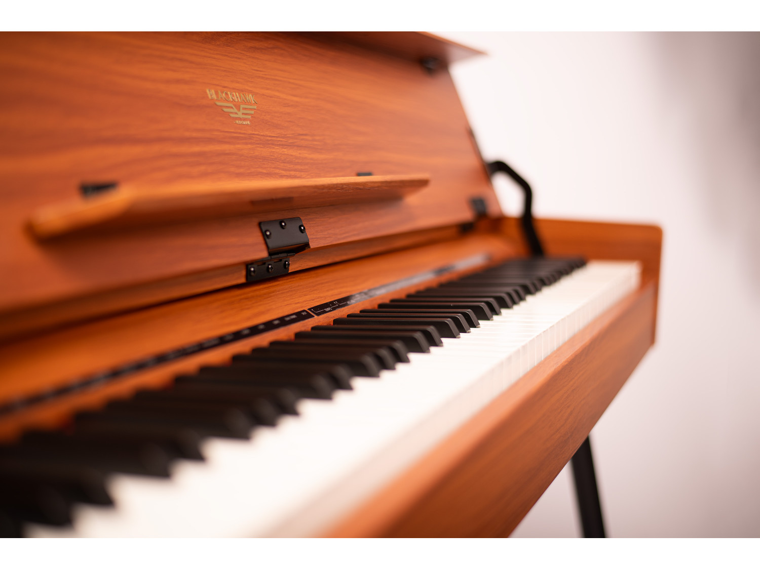 Pianino cyfrowe Black Hawk Versoni V10NB